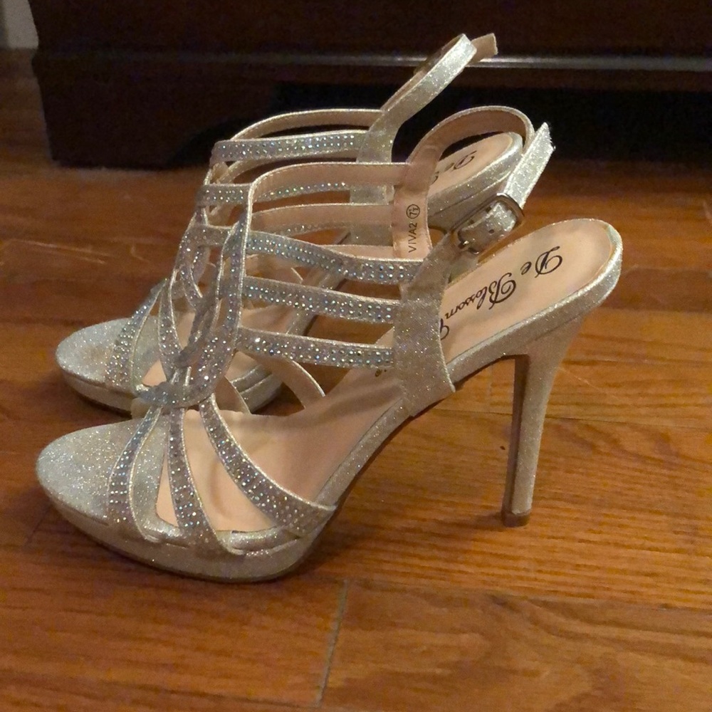 Shoes - Picture 2 of 3